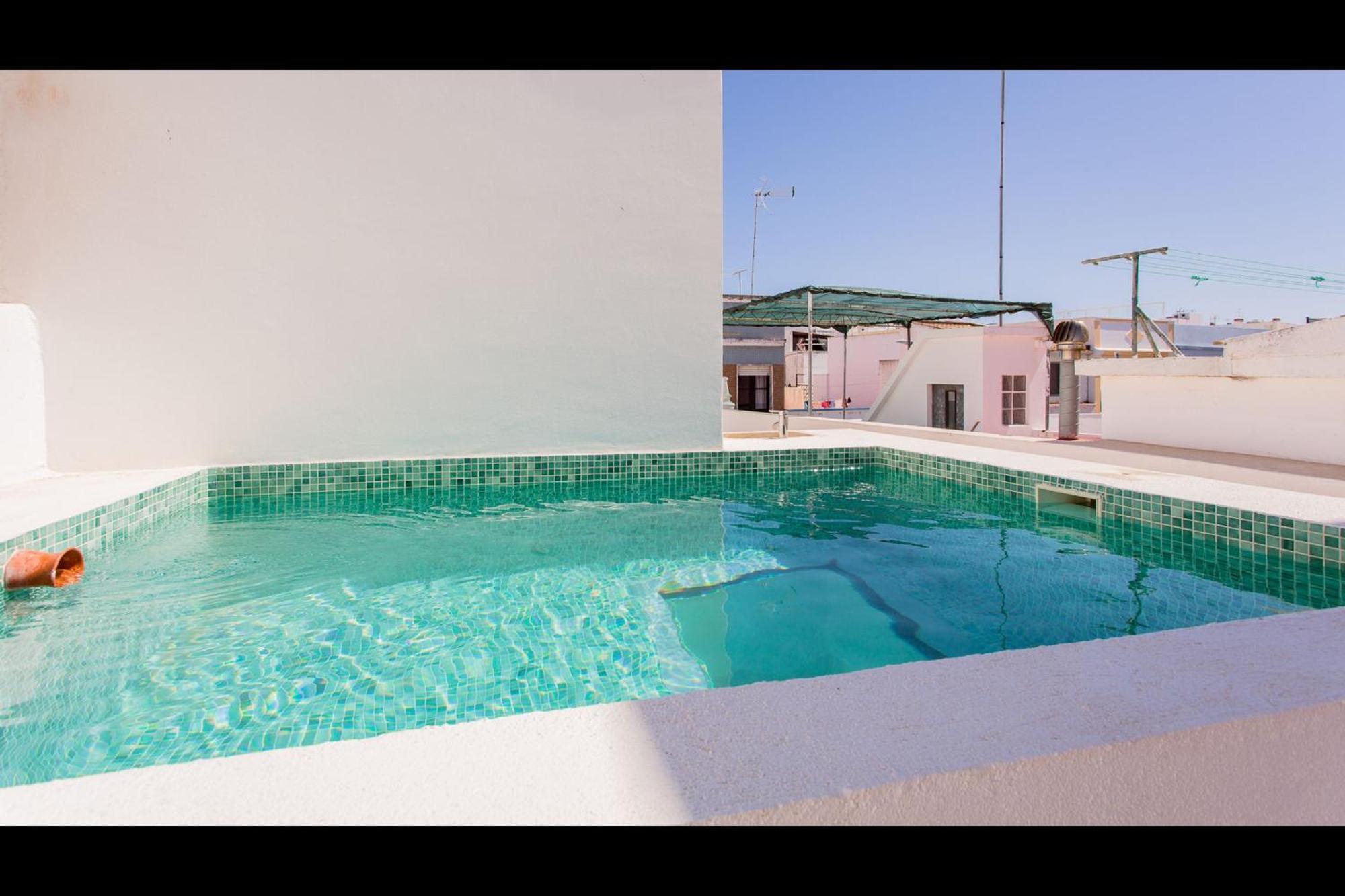 Stunning House With Rooftop And Pool By Lovelystay * Fuzeta